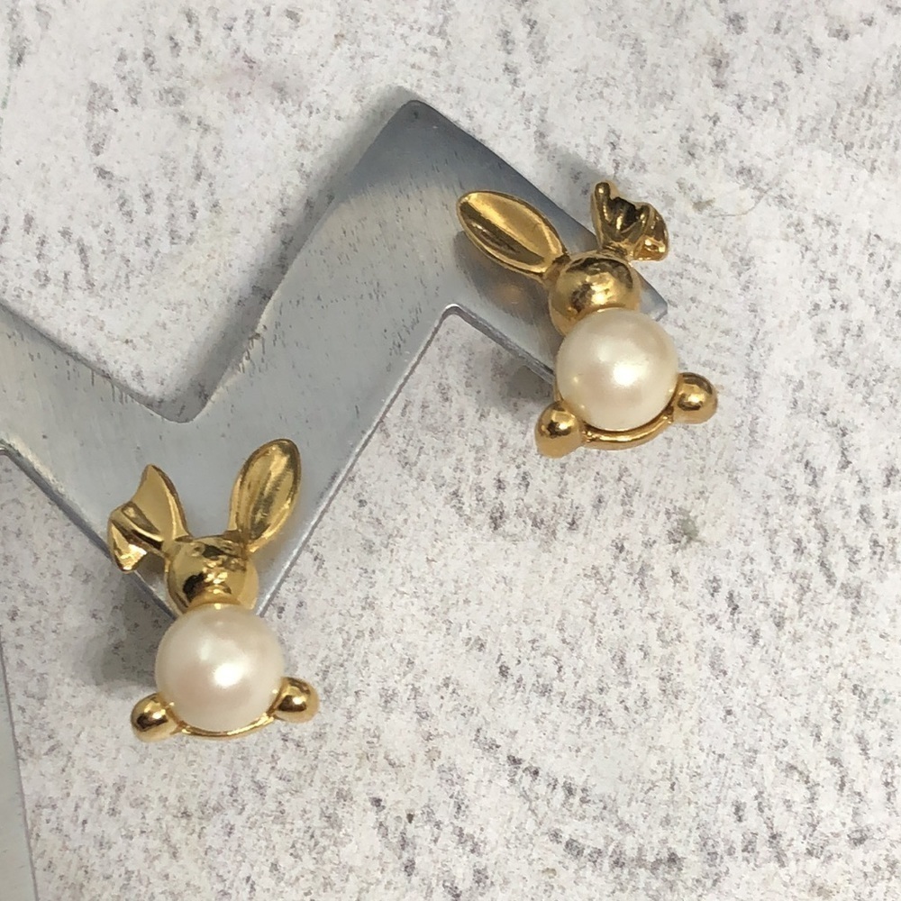 Vintage Avon Bunny Faux Pearls Jelly Belly Earrings Gold Tone.